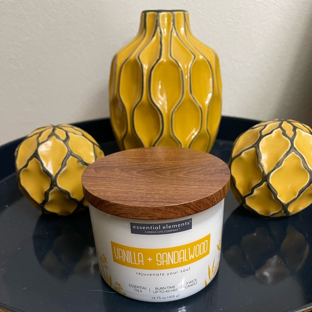 Essential Elements vailla sandwlwood 42.75 oz 3 wick soy wax candles